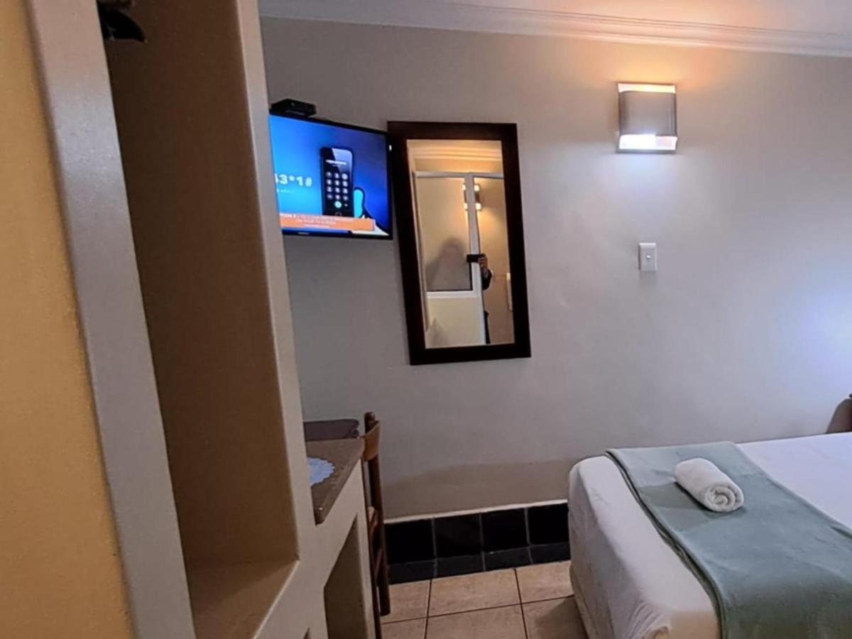 מוסל ביי Green Door Guest House חדר תמונה