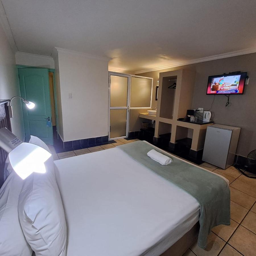 מוסל ביי Green Door Guest House מראה חיצוני תמונה